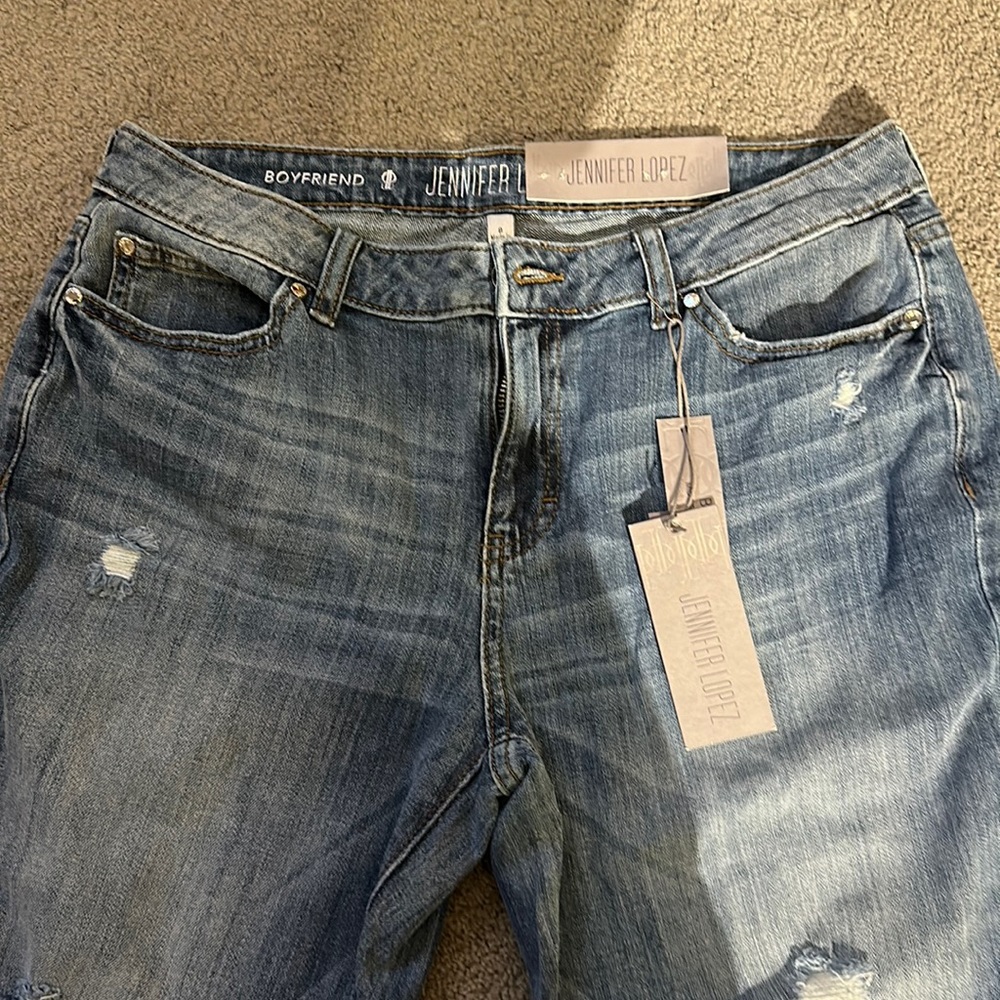 Jennifer Lopez capris. Size 8. NWT. Distressed.